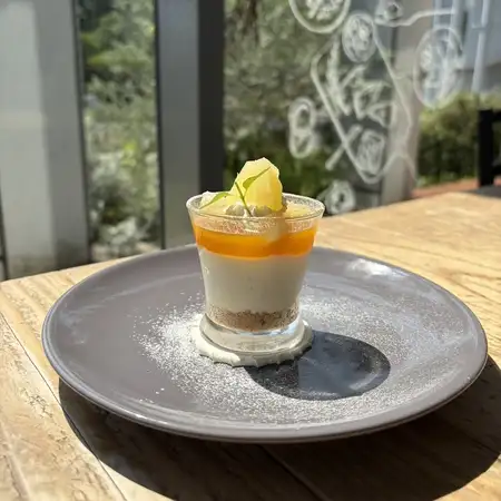 パイナップルのレアチーズケーキ