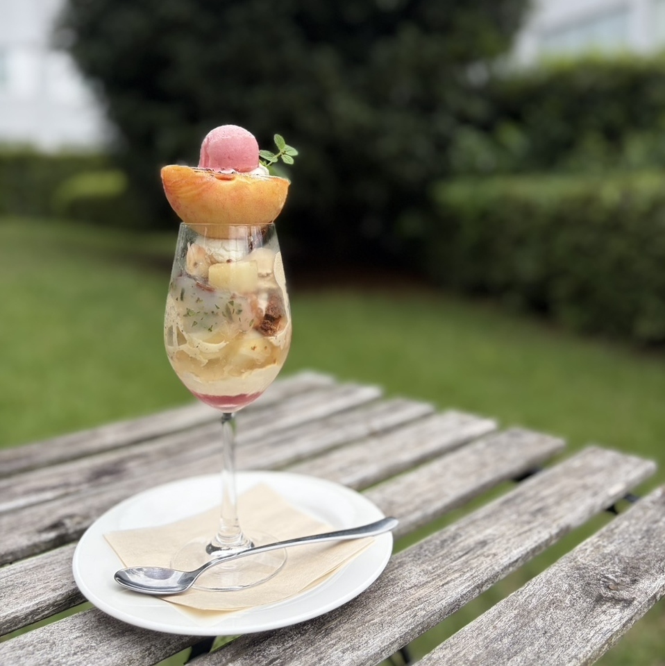 映え間違いなし！旬のフルーツを使用した特性パフェがおすすめ◎