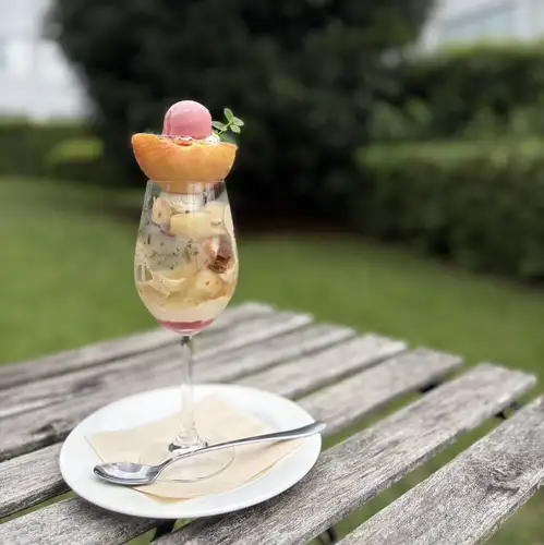 季節のパフェで贅沢時間