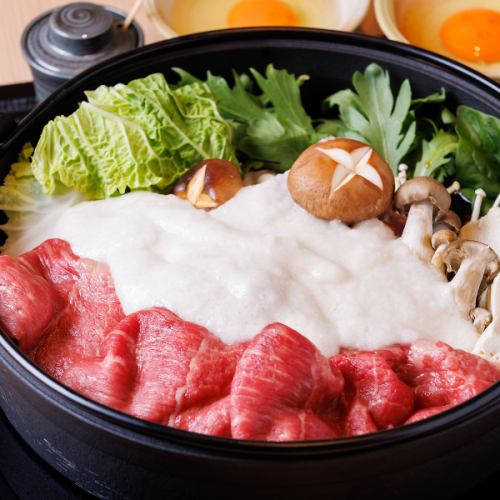 A luxurious sukiyaki with plenty of grated yam