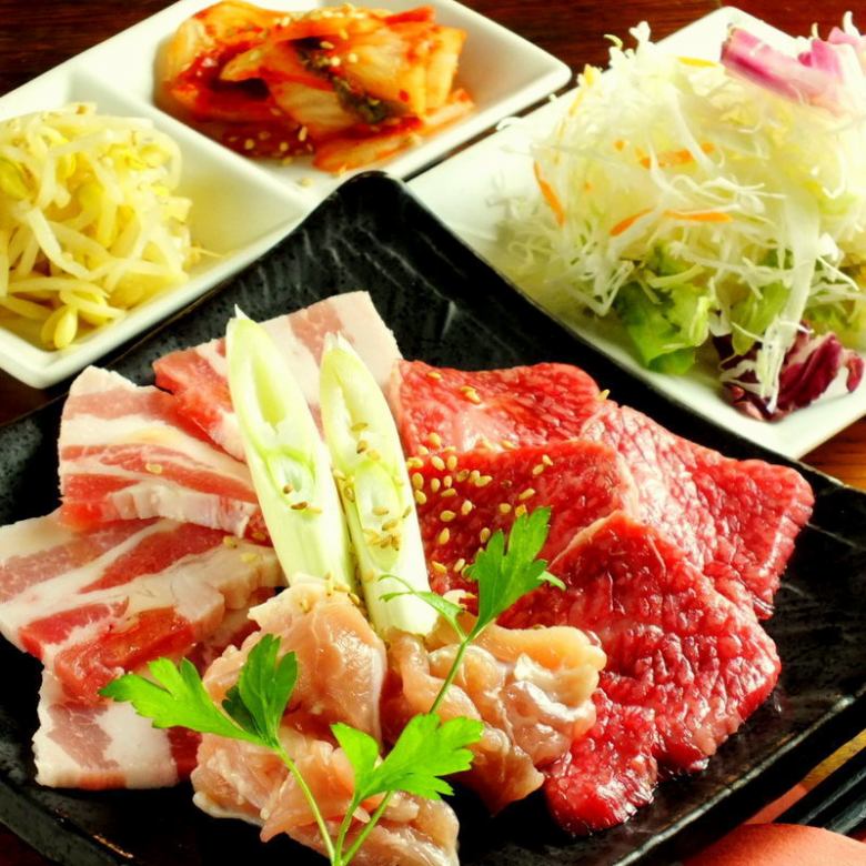 [Large lunch of Wagyu beef, black pork belly, and Nichinan chicken]