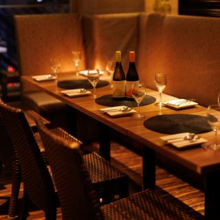 テーブル席中心の広々とした店内は、会社宴会や打ち上げなど様々なシーンに対応可能。名古屋名物を中心に構成された宴会コースは、ボリューム満点＆飲み放題付きで大満足。人数に応じた柔軟な席配置も可能で、幹事様にも嬉しいサポート体制を整えています。名古屋駅徒歩3分という好立地も魅力です。