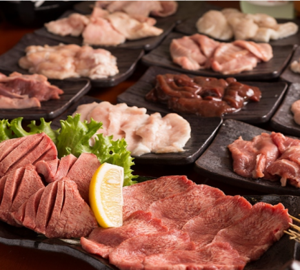 【厳選焼肉】特上国産牛入り！タン・バラ・ハラミなど全13品4900円(税込)コース