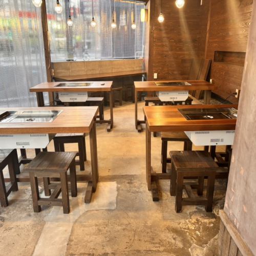 テラス席はカンターもご用意！大人数でのご利用も20名までOKですのでどしどしお問い合わせください！