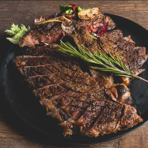 [Multiple people can share!] Enjoy the popular steak menu at once "T BONE STEAK (for 3 to 4 people)"