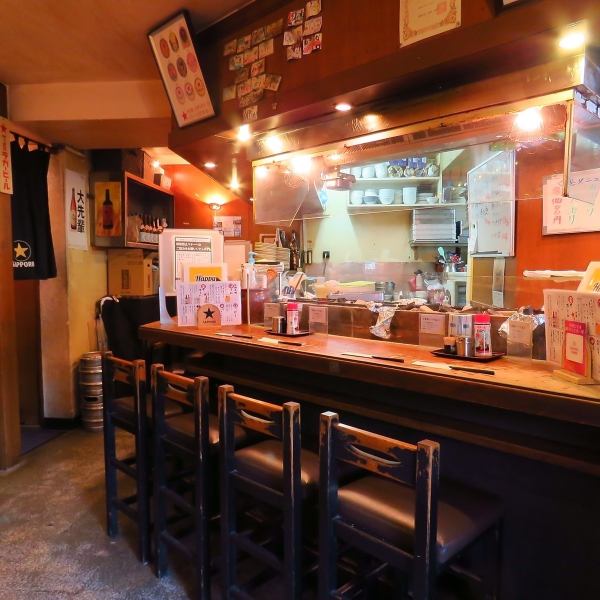 A luxurious counter seat where you can enjoy yakitori while watching the craftsmanship! The yakitori will be even more delicious!