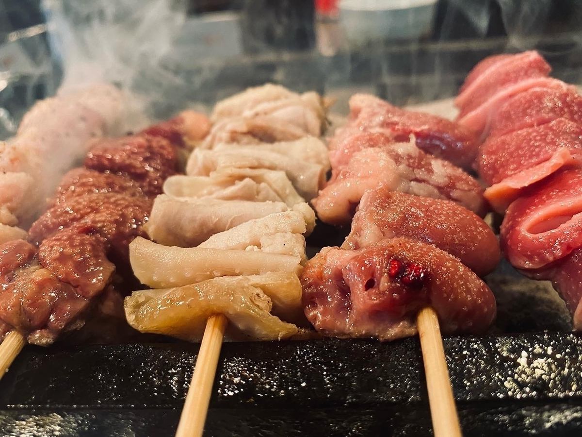 从京王多摩中心站步行2分钟！传统的烤鸡肉串/串烧居酒屋！可以带回家！