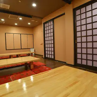 【2階】個室をつなげて最大35名様の宴会可能