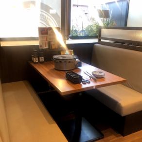 The table seats have a calm atmosphere and are perfect for solo lunches.Enjoy your meal in a comfortable and relaxing atmosphere in a homely atmosphere.You can spend some special time pampering yourself.