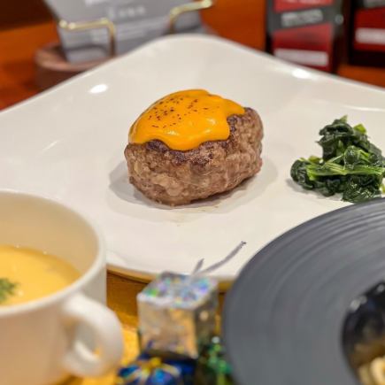 【ヨシカル贅沢コース】 メイン 2 品を含む全 8 品の料理を堪能できる贅沢コース