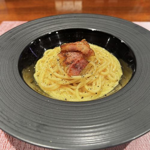 当店の看板【カルボナーラ】