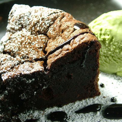 微溫的豆漿巧克力蛋糕~配冰淇淋~