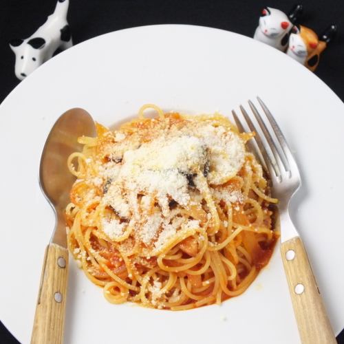 地鶏ミンチのワンタンメン/千両ナスとベーコンのナポリタン