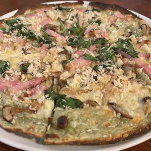 베이컨 때이 베샤멜 소스 피자