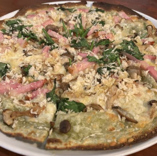 베이컨 때이 베샤멜 소스 피자