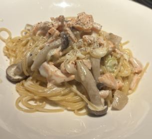 연어 때이 크림 치즈 파스타