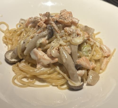 연어 때이 크림 치즈 파스타