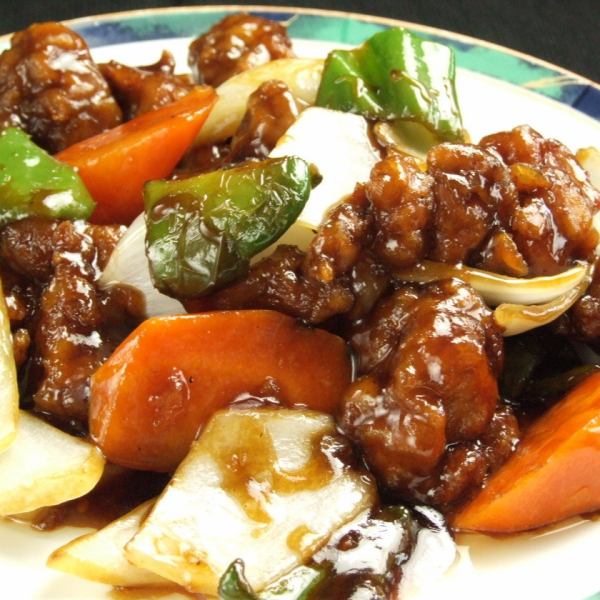 Sweet and sour pork 880 yen (tax included)