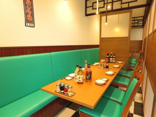 <p>We will guide you to the seats according to the number of people, such as company banquets and family use! Please contact us! You can enjoy your meal while relaxing in a calm space!</p>