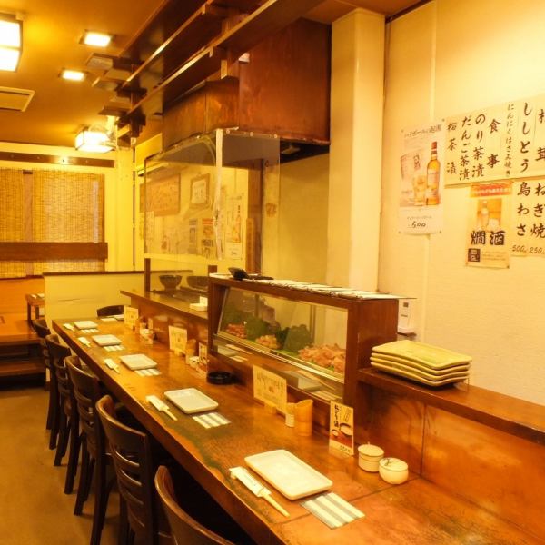 It is very popular even for elderly people who can enjoy banquet digging! The shop secretary's doubt will be raised! Inside where moist and calm adult atmosphere drifts.It is a retreat-oriented yakitori shop perfect for going out to drink secretly with a company colleague ♪ Because it is a calm atmosphere in retro, it is a store that seems to be able to talk until it is difficult to talk usually.