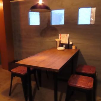 ゆったり掘りごたつの個室以外のお席もございます