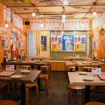 【小人数宴会～大人数宴会に】6名様から最大50名様まで座れる広々としたお席をご用意しています♪また、大人数宴会に嬉しい貸切は35名様以上で可能！2階のお席の貸切になります。会社宴会や学園祭の打ち上げ、同窓会などにいかがでしょうか？