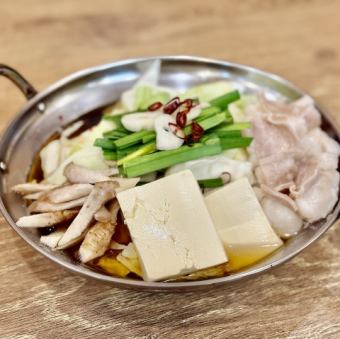 120分食べ飲み放題5,500円コースもつ鍋・とり皮串・手羽先・からあげ・スピードメニューを堪能