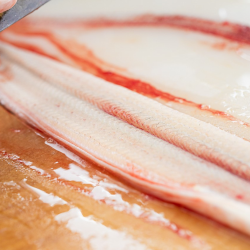Handling by a professional eel chef