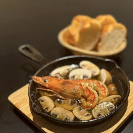 大ぶり赤海老のアヒージョ