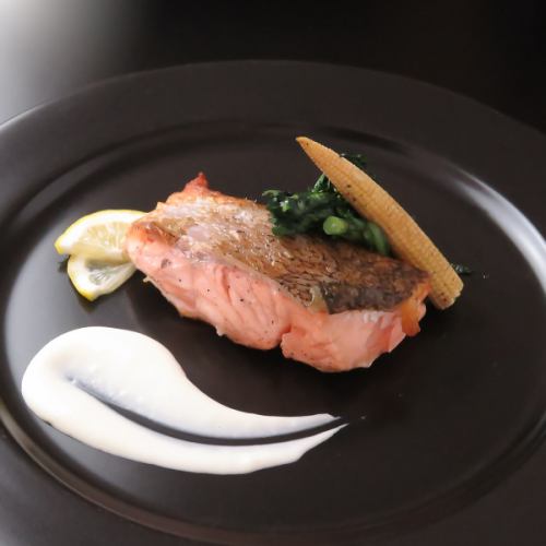 サーモンのムニエル レモンクリームソース