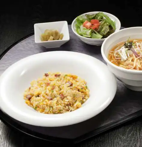 叉烧炒饭和拉面套餐
