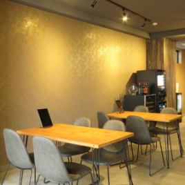 Tables can accommodate up to 10 people.If there is space available, you can use a table seat even if you are just two people.Please enjoy a spacious and luxurious time for meetings, dates, etc.