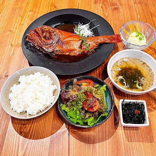 When you think of Izu, this is it! Delicious boiled golden-eyed snapper set meal