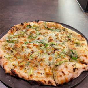 Luxurious Suruga Bay pizza with wasabi and whitebait