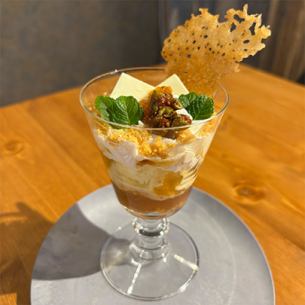 White fig banana parfait