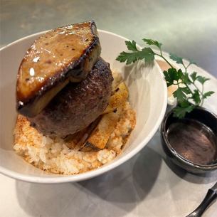 鵝肝漢堡牛排蓋飯