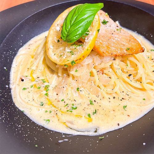サーモンどっさり夏レモンクリームパスタ