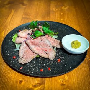 牛タンのロースト 西伊豆産レモン胡椒添え