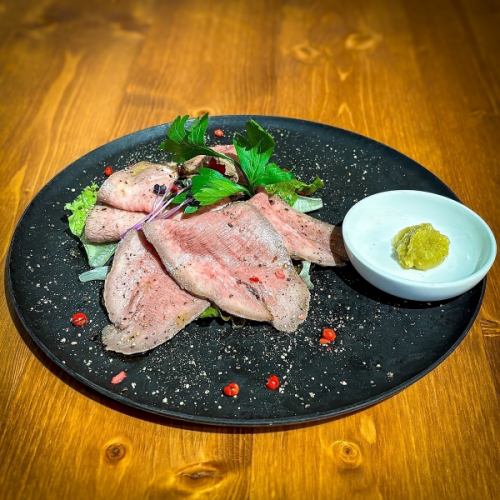 牛タンのロースト 西伊豆産レモン胡椒添え