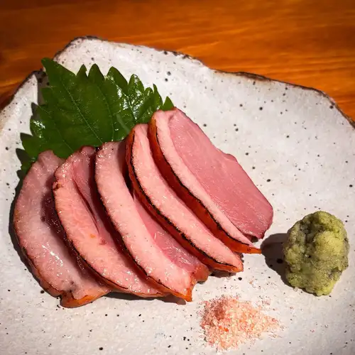 煙燻鴨胸肉配上等真芥末
