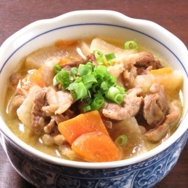 【白みそ仕立ての、優しい味わい☆】追加のガーリックトーストで２度楽しめる！羊すじ煮込み480円◎