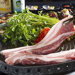 当店自慢のサムギョプサルで大満足のいく時間に★