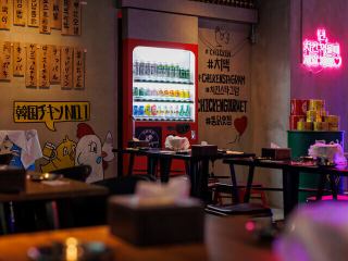 Our restaurant can also be rented out for private use, accommodating 25 to 30 people.You can enjoy delicious food with a large group of people without worrying about those around you.We also accept enquiries regarding private bookings for groups of 40 to 50 people, so please feel free to contact us.