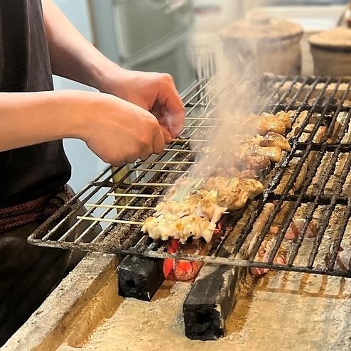 極上の焼き鳥を、炭火の炎と体験ください。