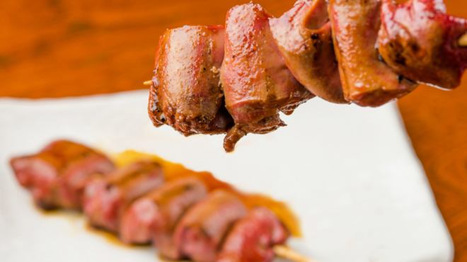 숯불의 원적외선을 받은 재료 본래의 맛을 차분히 즐길 수 있습니다.