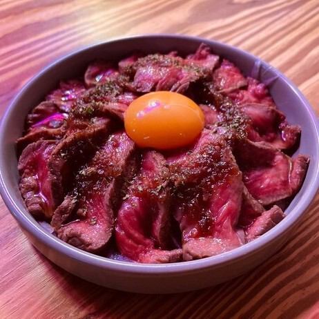 Carefully selected Wagyu beef is aged! "Kadozaki Wagyu Beef Tataki" allows you to fully enjoy the appeal of this tender and flavorful brand of beef.