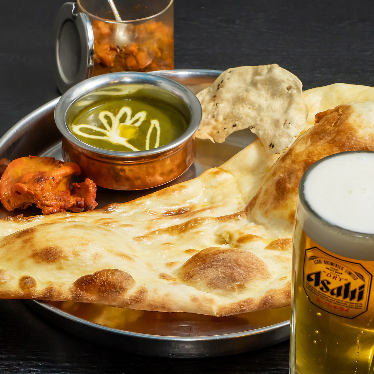 熱々もちもちの焼きたてナンが絶品!本格カレーでお得なランチ♪