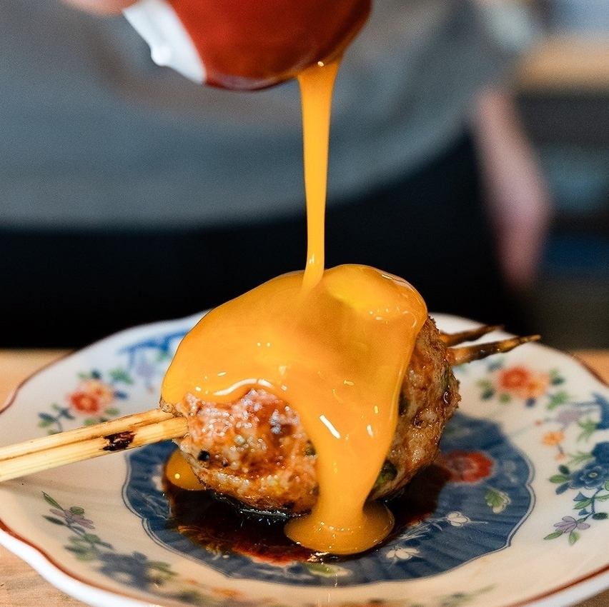 おしゃれな店内で自慢の鳥料理や創作料理をお楽しみください!