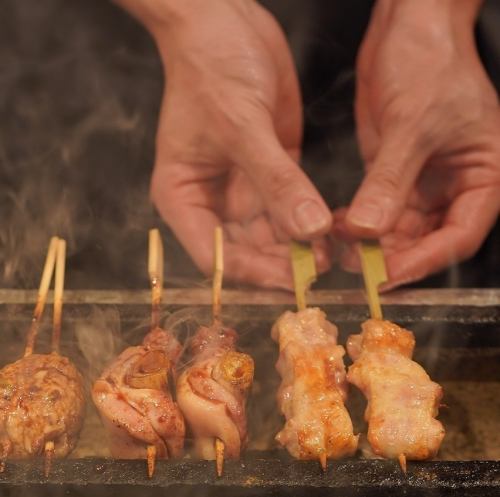 丁寧に焼き上げる焼鳥