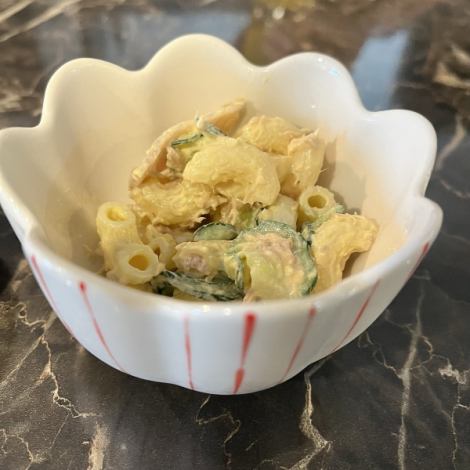 ママが作る手作り小鉢を楽しみながら、お酒を嗜む。日替わりで様々な小鉢をご用意しております。